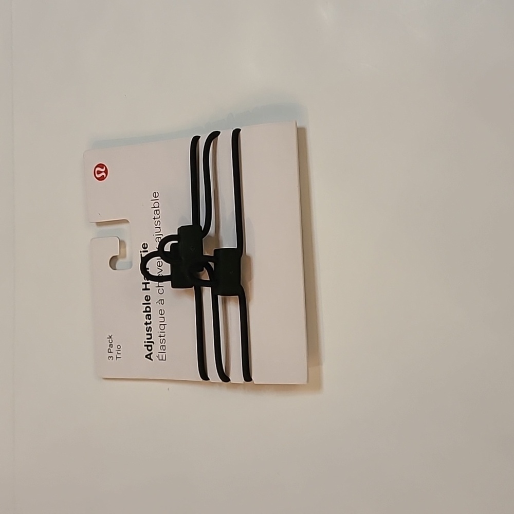 NWT Lululemon 3 Pack adjustable bungee style black hair ties